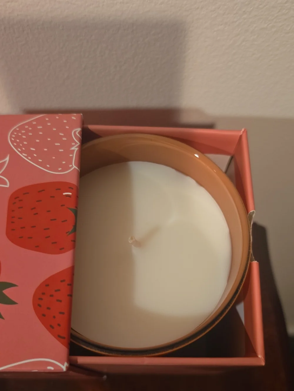 Bonjour Chérie Strawberry Scented Candle - Pink